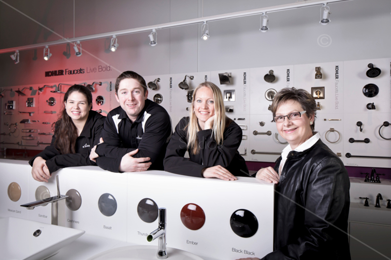 IMAGE: http://www.diamantstudios.ca/Gemeines/Bilder/Group_portrait-001.jpg